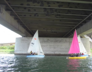  Pasando bajo el puenle 